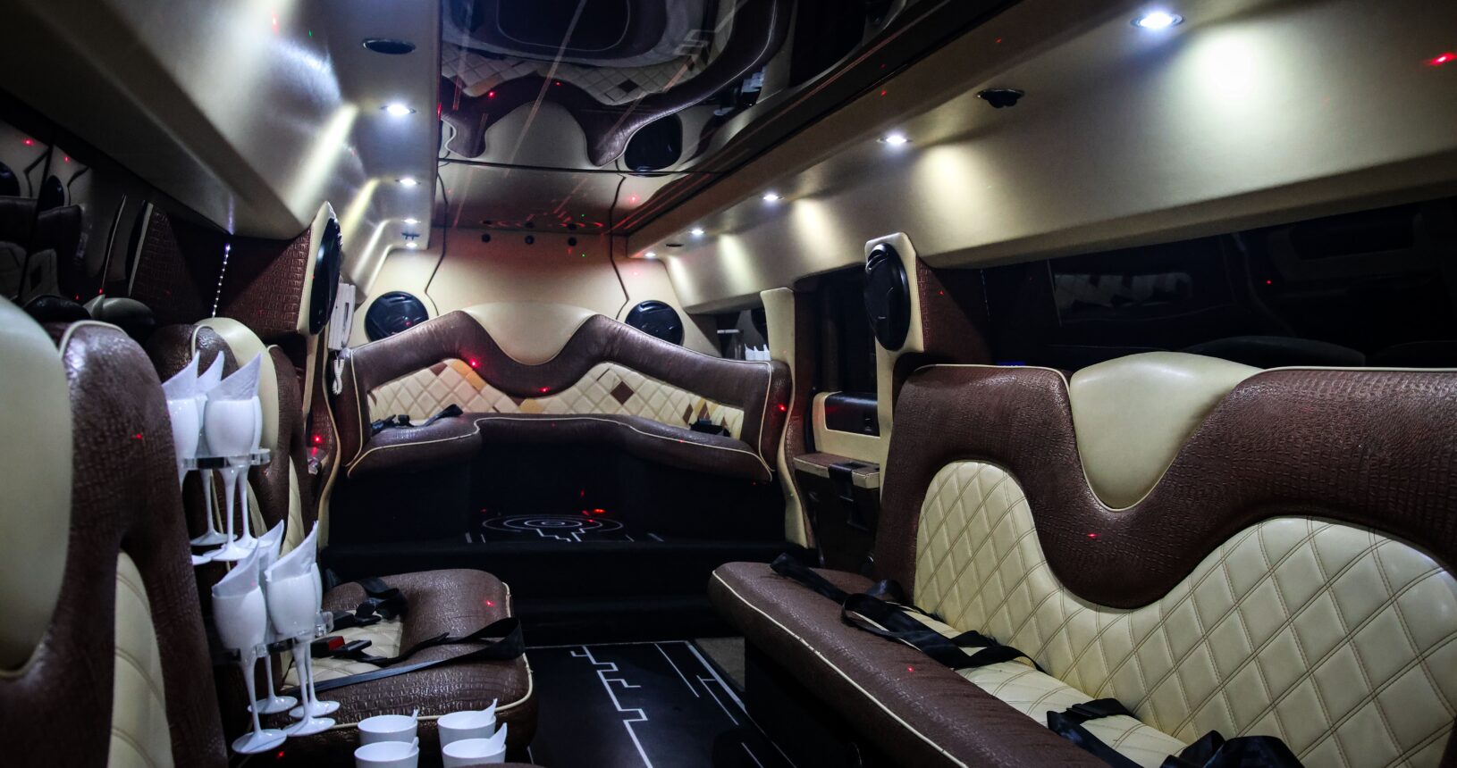 Hummer H2 Deluxe Limousine mieten